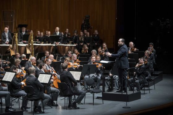 Andris Nelsons Dirigent Salzburger Festspiele und Theater Kinderchor Wiener Philharmoniker
